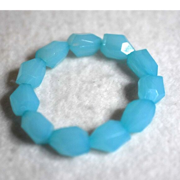 Alluring Baby Blue Large Chunky Glass Bead Stretch Cottagecore Like New Bracelet - Picture 3 of 3